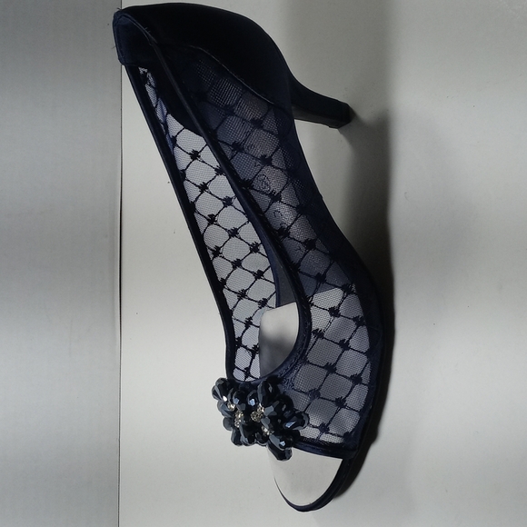 Shoes - Picture 3 of 6